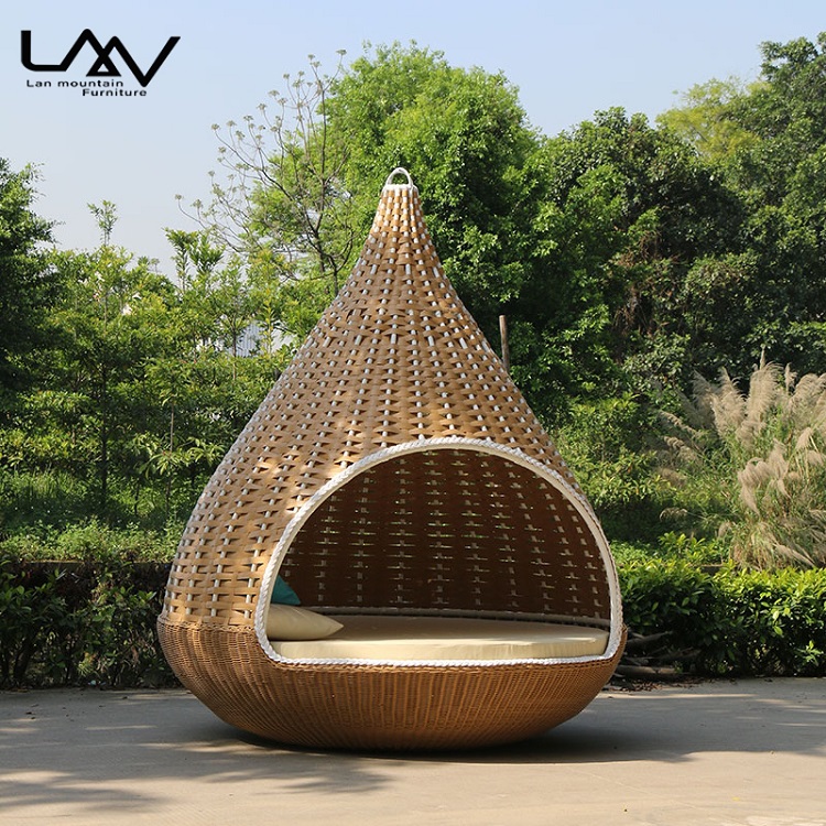 Sedia Sospesa da Esterno a For - Outdoor Daybed Furniture recensione e prezzo